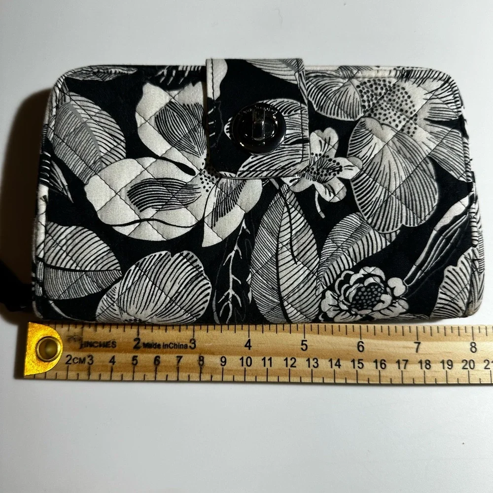 Vera Bradley Turn Lock Wallet Black White Floral Quilted Full Wallet - Picture 7 of 8